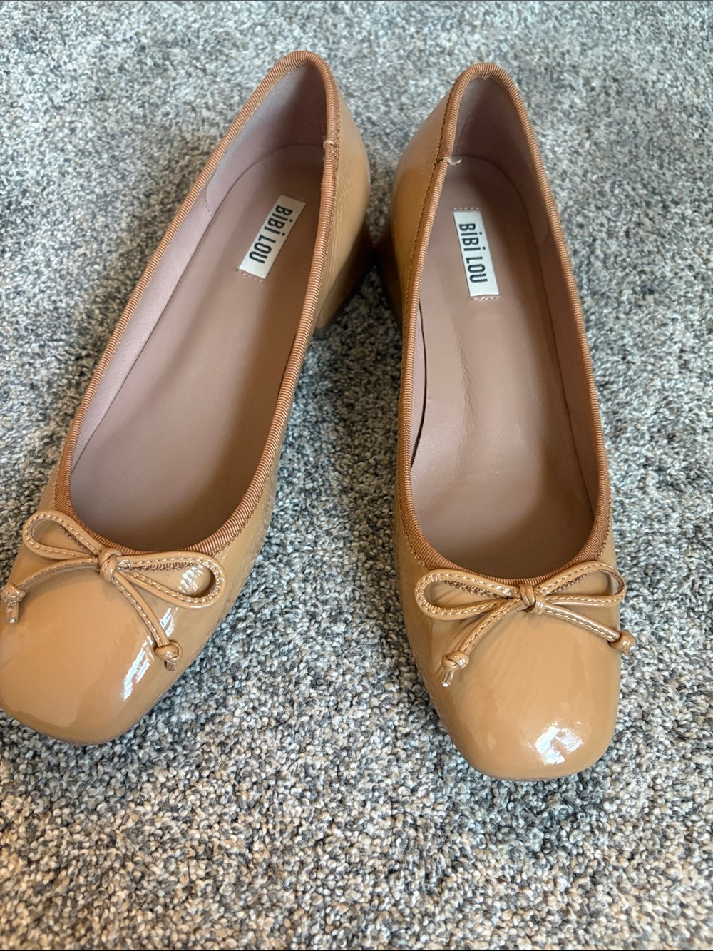 Anthropologie Bibi Lou Women's Tan Patent Ballet Flats with Bow